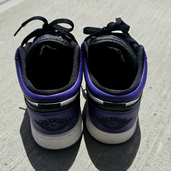 Nike Air Jordan 1 Low Purple - Picture 3 of 5